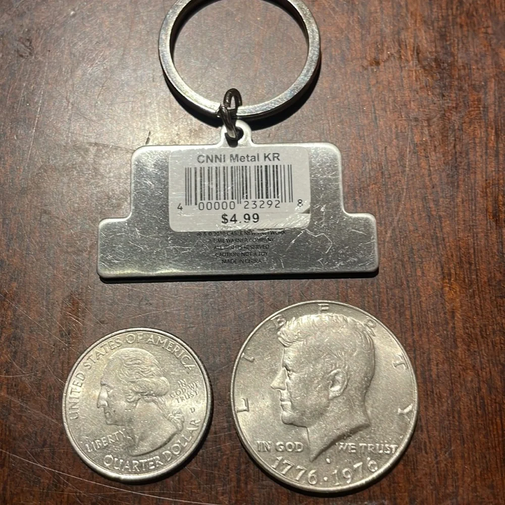 2010 CNN Keychain - Picture 3 of 3